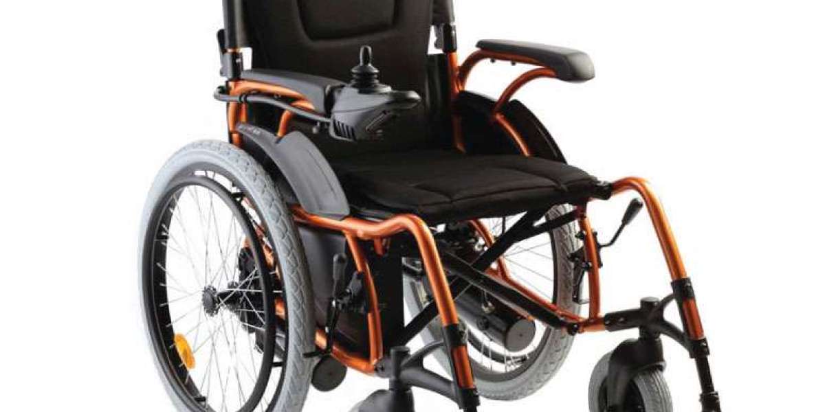 Manual vs Electric Wheelchairs: Which is Best for Elderly Users in Europe? | Romed