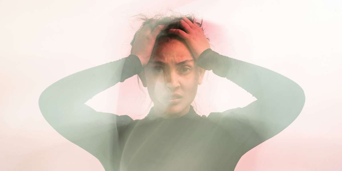 What Are the Early Signs of Psychosis and How Is It Treated?
