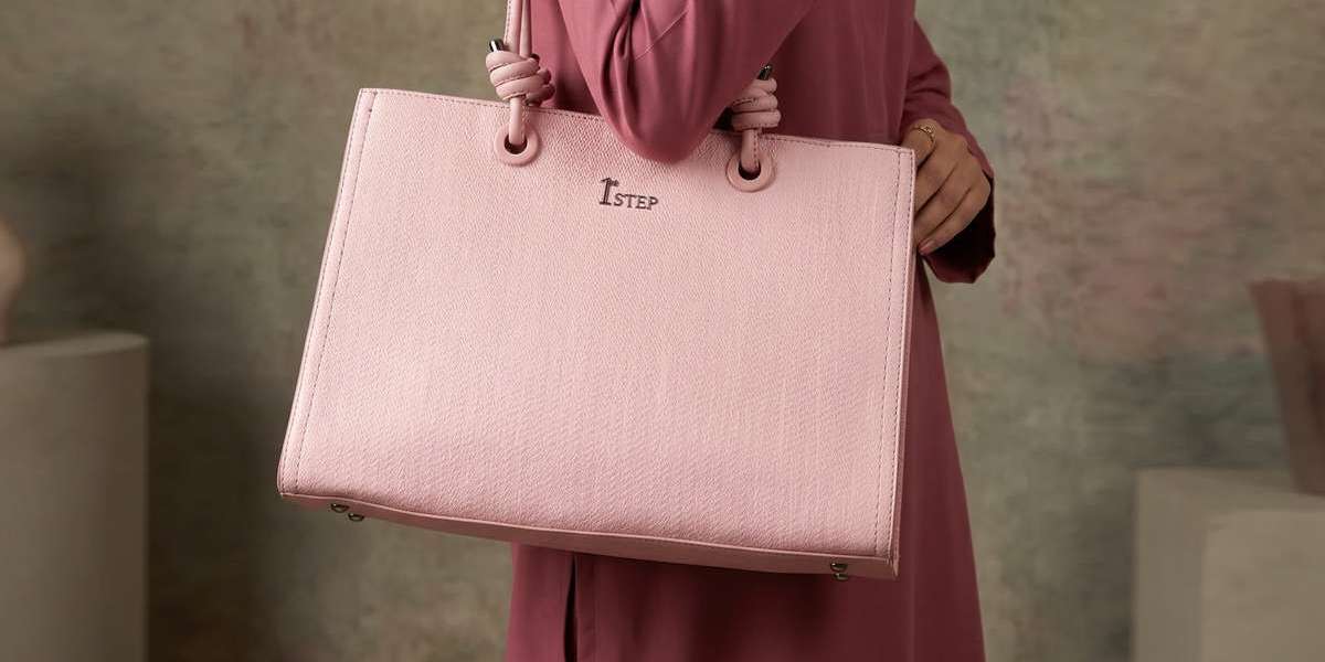 Trending Bags and Clutches Designed for Ultimate Elegance and Convenience